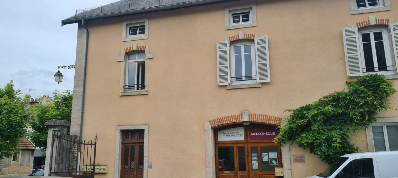 Appartement à 
Couchey