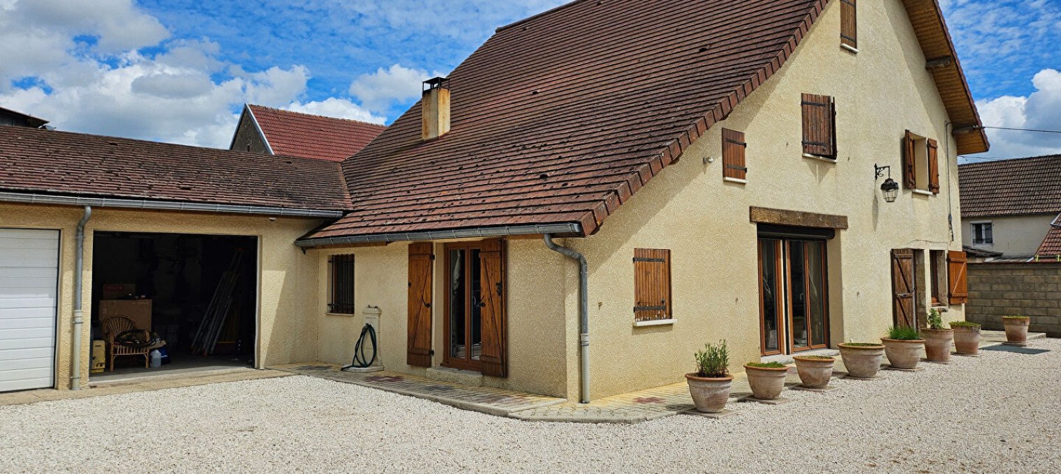 Maison à 
St Sauveur