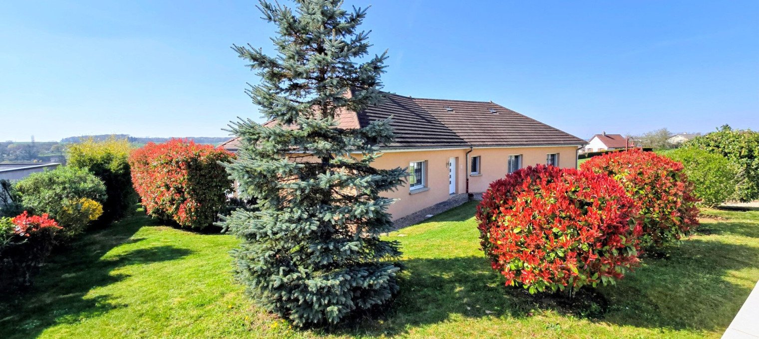 Maison à 
Arc Les Gray