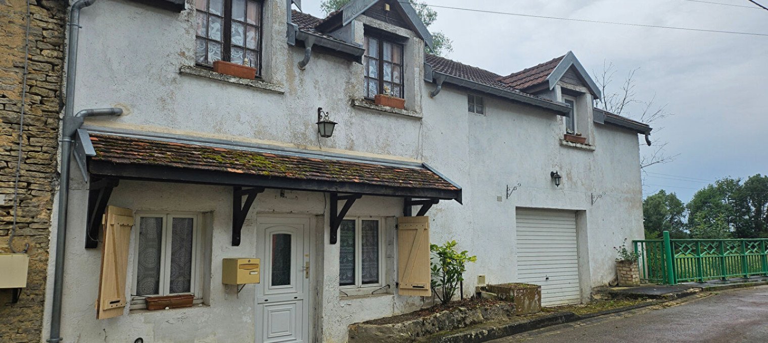 Maison à 
Dampierre Et Flee