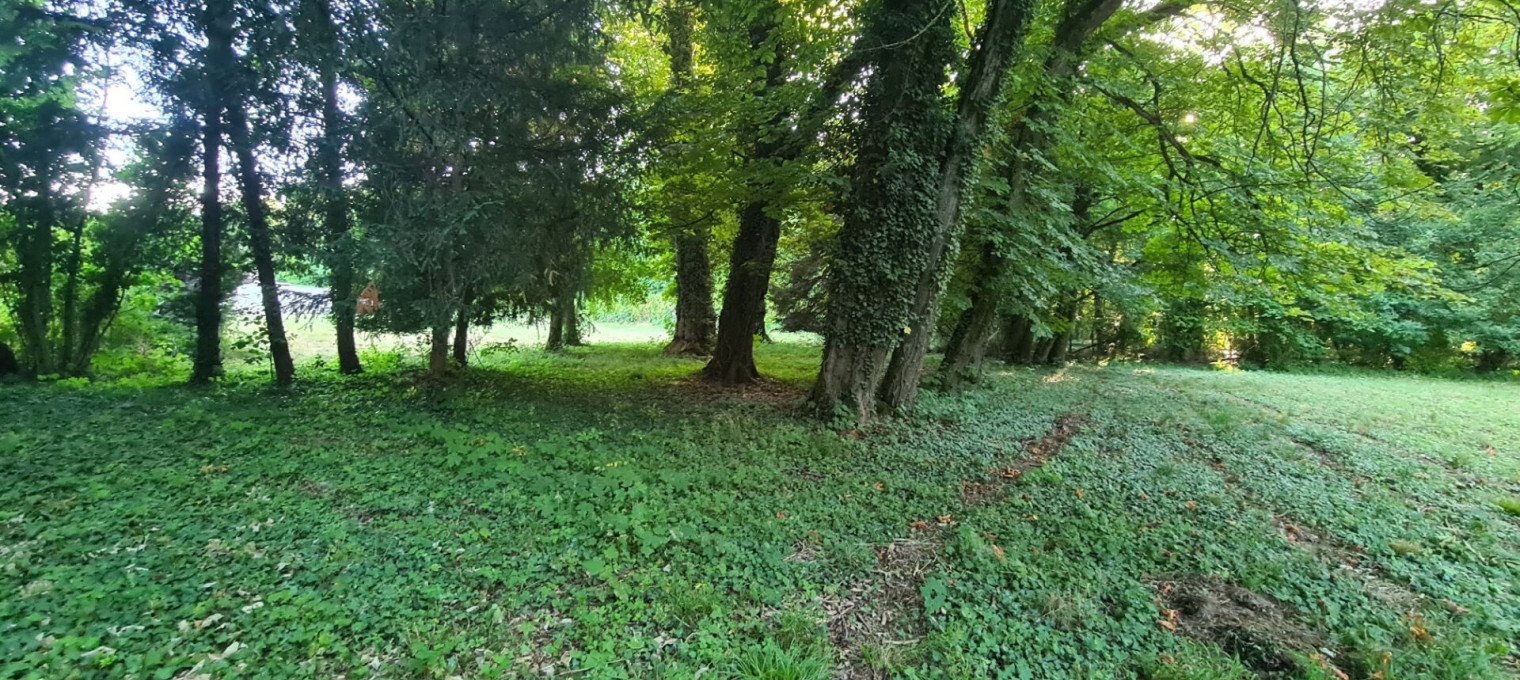 Terrain à 
Dijon